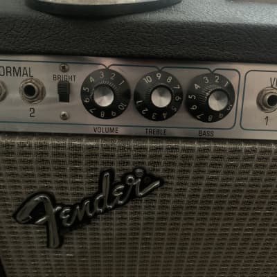 Fender Vibrolux Reverb 2-Channel 35-Watt 2x10