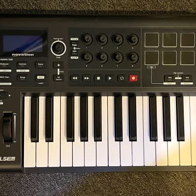 Novation Impulse 25 MIDI Keyboard Controller 2011 - Present - Gray