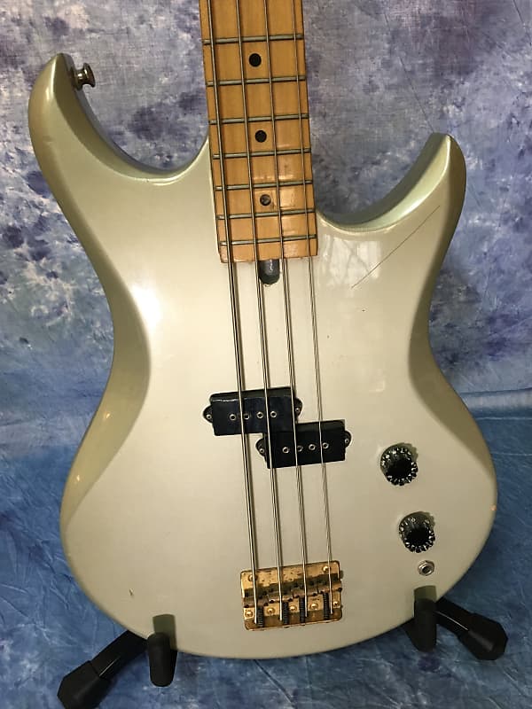 Vantage Avenger Bass  1980's Silver with case image 1