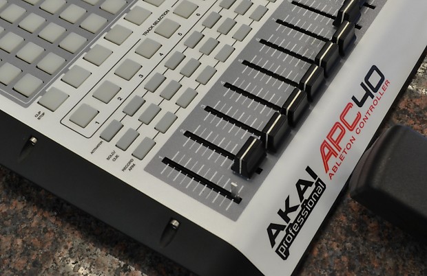 APC40-WH Limited Edition Akai Professional - Audiofanzine