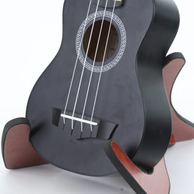 Soprano ukulele with Arrow PB10 BK Soprano Black *SET* accessory kit. image 7