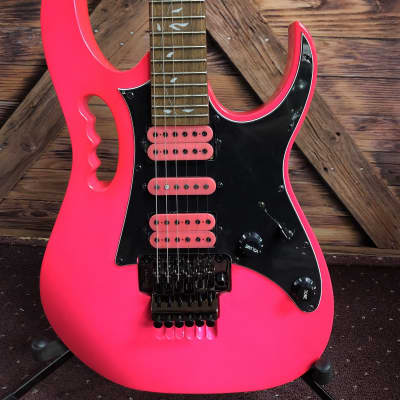 Ibanez Jem Junior JEMJRSP Steve Vai Signature Pink + Levy's Ibanez Jem Junior JEMJRSP Steve Vai Signature Pink + Levy's