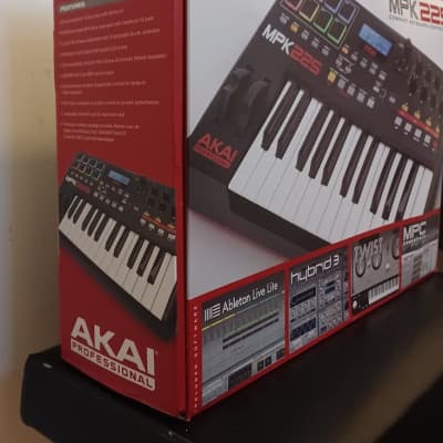 AKAI MPK225 MIDI Keyboard Controller - 2010s - Black/Red image 19