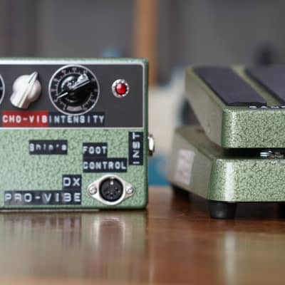 Shin's Music Pro Vibe w/ Foot Controller UniVibe *Authorized Dealer*