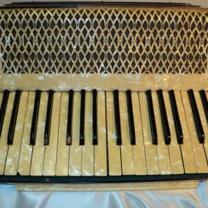 Hohner Vintage 1940s Accordion (Germany) For Repair image 2