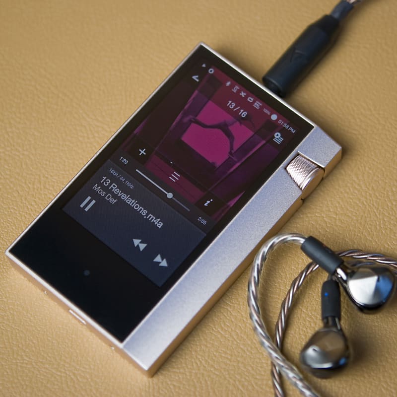 Astell & Kern AK70 Digital Audio Player in Excellent Condition (Rose Gold /  64GB)