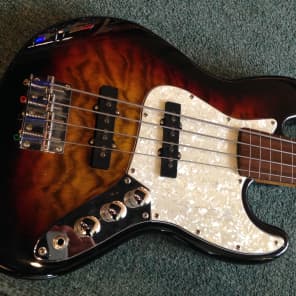 SX Vintage Series Fretless Jazz Bass, Short Scale, Hard Case