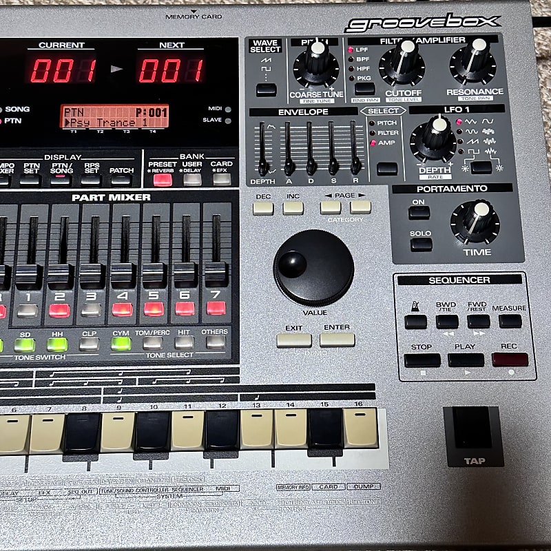 Roland MC-505 Groovebox