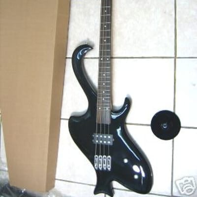 Bass guitar, Custom made body image 4