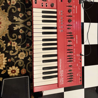 Roland SH-101 32-Key Monophonic Synthesizer 1982 - 1986 - Red