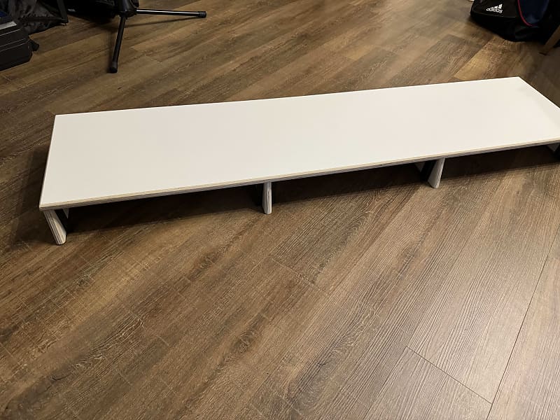 SoundesignStudio Desktop Audio Rack / Monitor Stand - White | Reverb