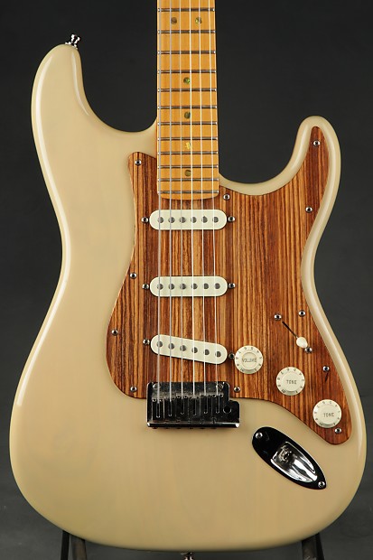 Fender American Deluxe Stratocaster 60th Anniversary - Butterscotch Blonde  2006