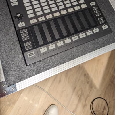 Native Instruments MASCHINE JAM Production & Sequencing Controller 