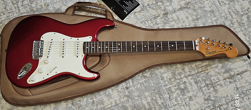 Squier Classic Vibe '60s Stratocaster Laurel Fretboard 2023 Candy Apple Red, Fender Gig Bag image 1