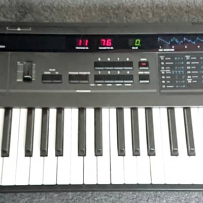 Korg DW 8000 Synthesiser 1985