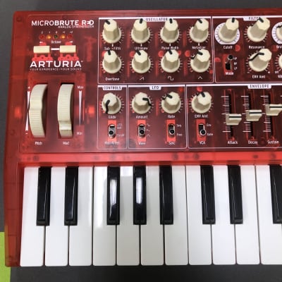 Arturia MicroBrute Red 25-Key Synthesizer 2014 - 2021 - Red