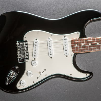 Fender Standard Stratocaster 1998 - 2005 | Reverb