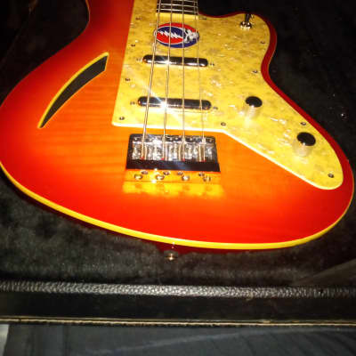 Eastwood  Surfcaster Bass Guitar semi hollow body cherryburst 2020/2022 image 2