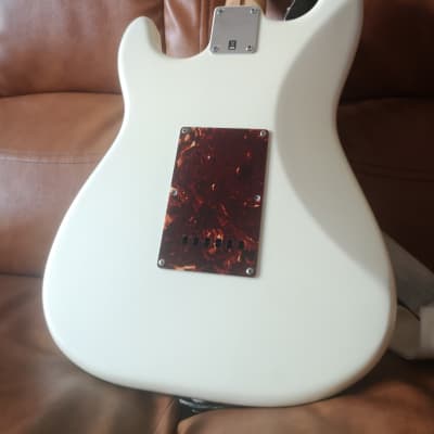 Squier Deluxe Stratocaster 2007 - 2018 - Pearl White Metallic image 7