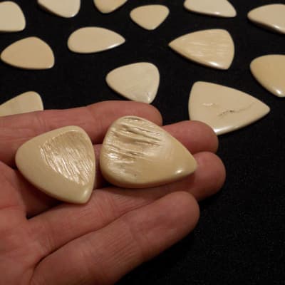 18 pcs. unique Woolly Mammoth Ivory Guitar Picks image 11