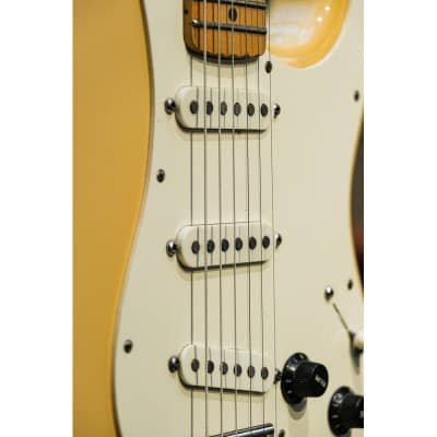 1983 Fender Standard Stratocaster (USA) with Maple Fretboard ivory white image 7