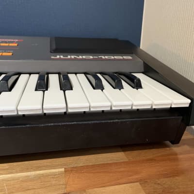 Roland Juno 106s 61-Key Programmable Polyphonic Synthesizer - Black image 7