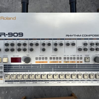Roland TR-909 Rhythm Composer 1983 - 1985 - White