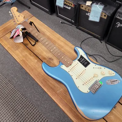 Fender Vintera Road Worn '60s Stratocaster image 16