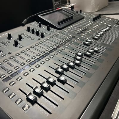 Behringer X32 Console with touring case image 3