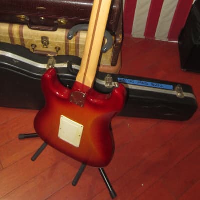 Pre-Owned 2005 American Deluxe Stratocaster Sienna Sunburst w/ Original Case image 8