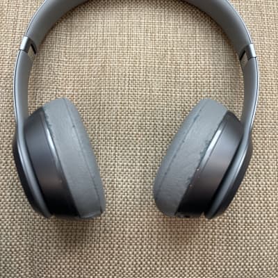 Beats by Dre Solo 2 2010s - Gray image 2