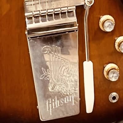 Gibson Custom Shop '65 Non-Reverse Firebird V Reissue with Maestro Vibrola 2021 - Present - Vintage Sunburst VOS image 6
