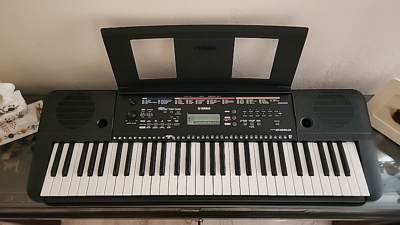 Yamaha PSR-E263 61-Key Portable Keyboard | Reverb