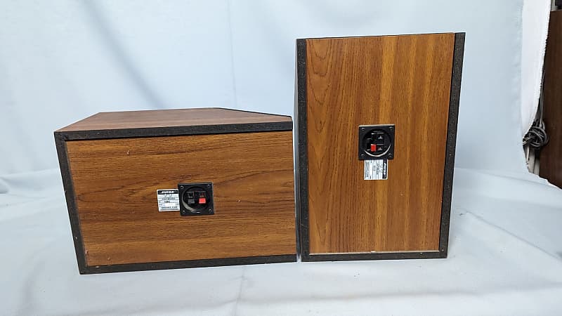 Pair of Vintage Bose 2.2 Direct Reflecting Two-way Bookshelf Pair of Vintage Bose 2.2 Direct Reflecting Two-way Bookshelf