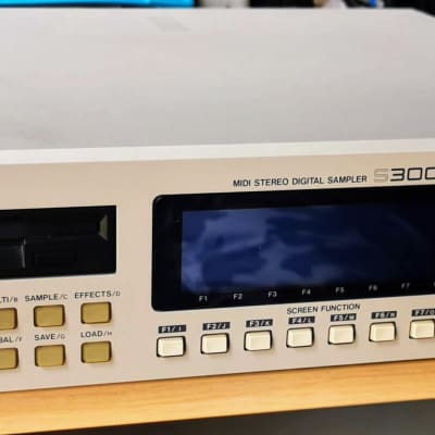Akai S3000XL MIDI Stereo Digital Sampler 1996 - White