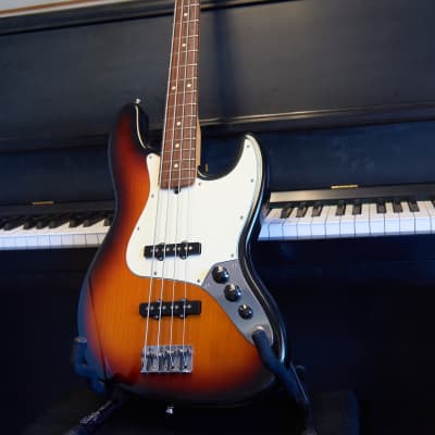 Fender American Standard Jazz Bass with Rosewood Fretboard 2001 - 3-Color Sunburst image 1