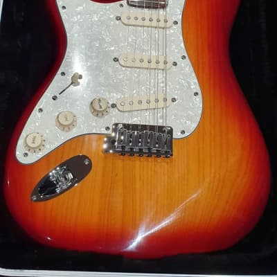 Fender Deluxe Stratocaster 2004 - Gloss Cherry Sunburst image 2