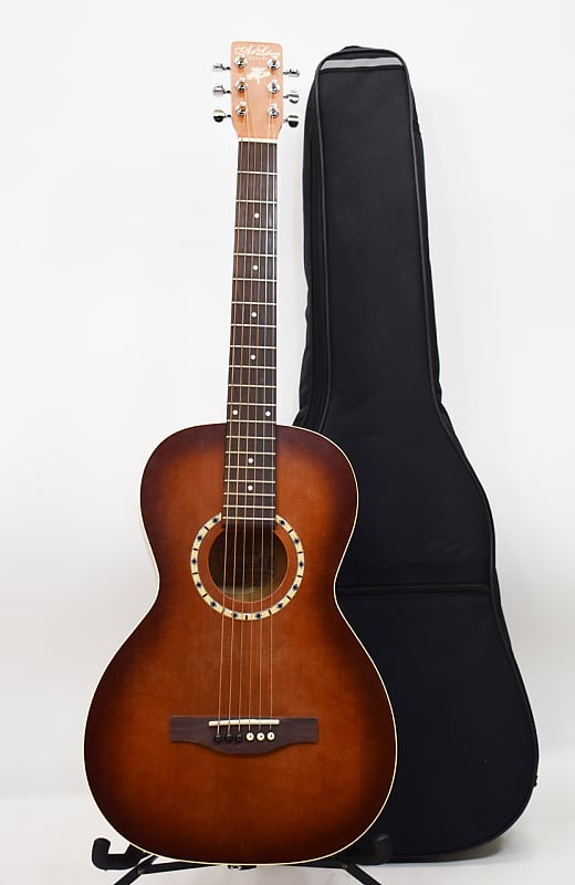 Art & Lutherie Ami Cedar Parlor Guitar with Antique Burst