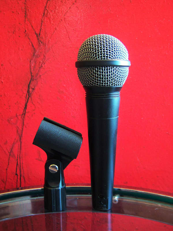 AKG D8000S Dynamic cardioid microphone Low Z w accessories