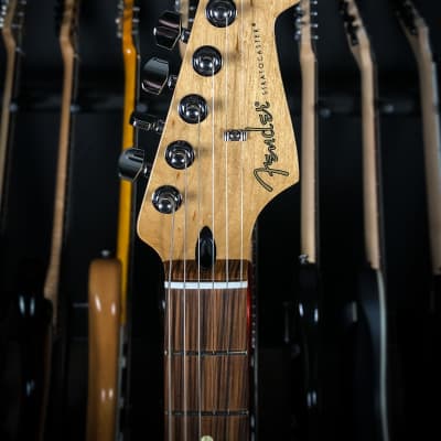 Fender Player Series Stratocaster - 3-Tone Sunburst image 4