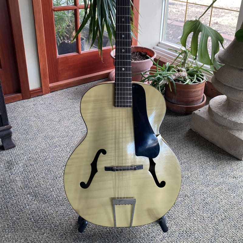 Reverb deals archtop guitars