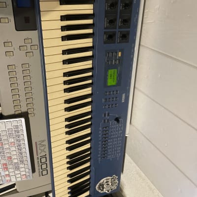 Yamaha CS1x Control Synthesizer - Blue