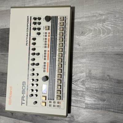 Roland TR-909 Rhythm Composer 1983 - 1985 - White