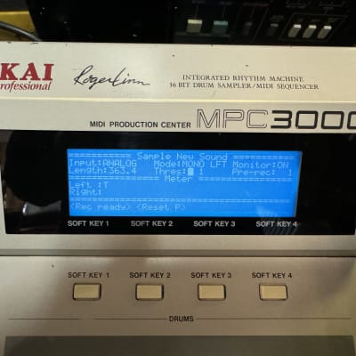 Akai MPC3000 MIDI , MPC 3000 32 meg drum sampler /PADS/ v 3.11 Floppy , 120volt //ARMENS// image 4