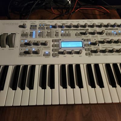 Access Virus TI Polar 37-Key Digital Synthesizer 2005 - White