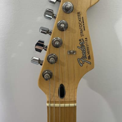 Fender Standard Stratocaster with Maple Fretboard 2008 - Brown Sunburst image 4