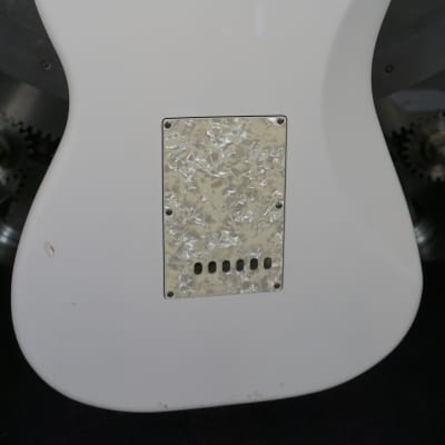 Squier Strat SE 2003 - Olympic White w/ Pearl Pickguard & Gig Bag image 14