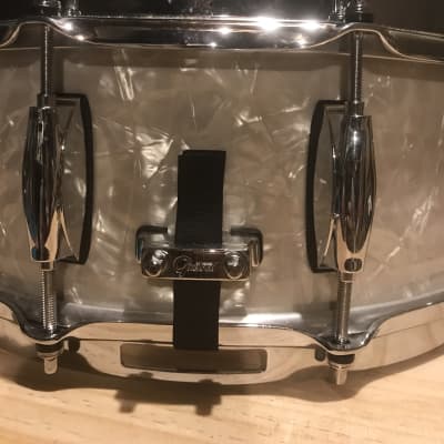 Gretsch Renown 5.5x14” snare drum 10-lug Vintage Pearl image 4