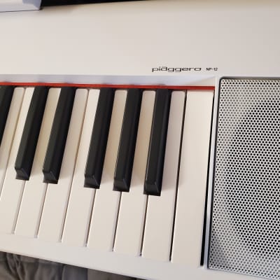 Yamaha Piaggero NP-12 Portable Piano 2016 - Present - White image 10