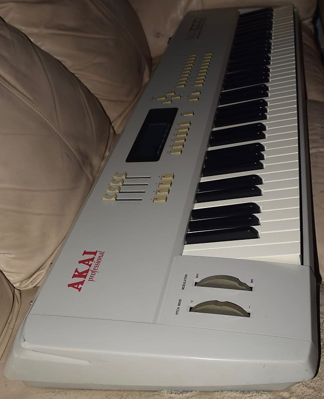 □AKAI アカイ professional MIDI MASTER KEYBOARD MX1000 MIDI
